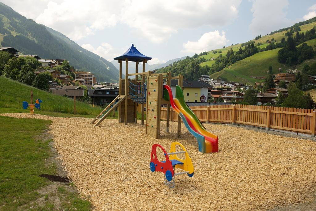 Johanneshof - Dein MOUNTAIN Wohlfühlhotel Saalbach Exterior foto