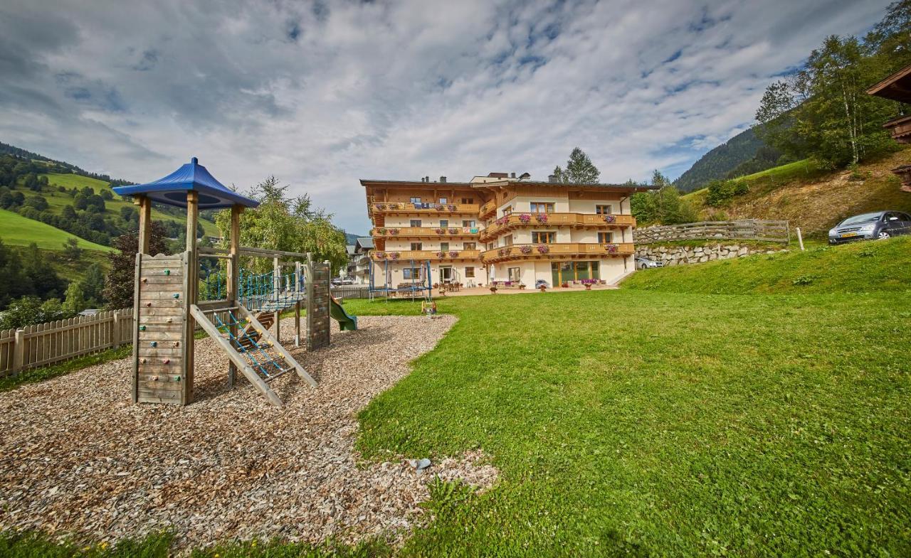 Johanneshof - Dein MOUNTAIN Wohlfühlhotel Saalbach Exterior foto